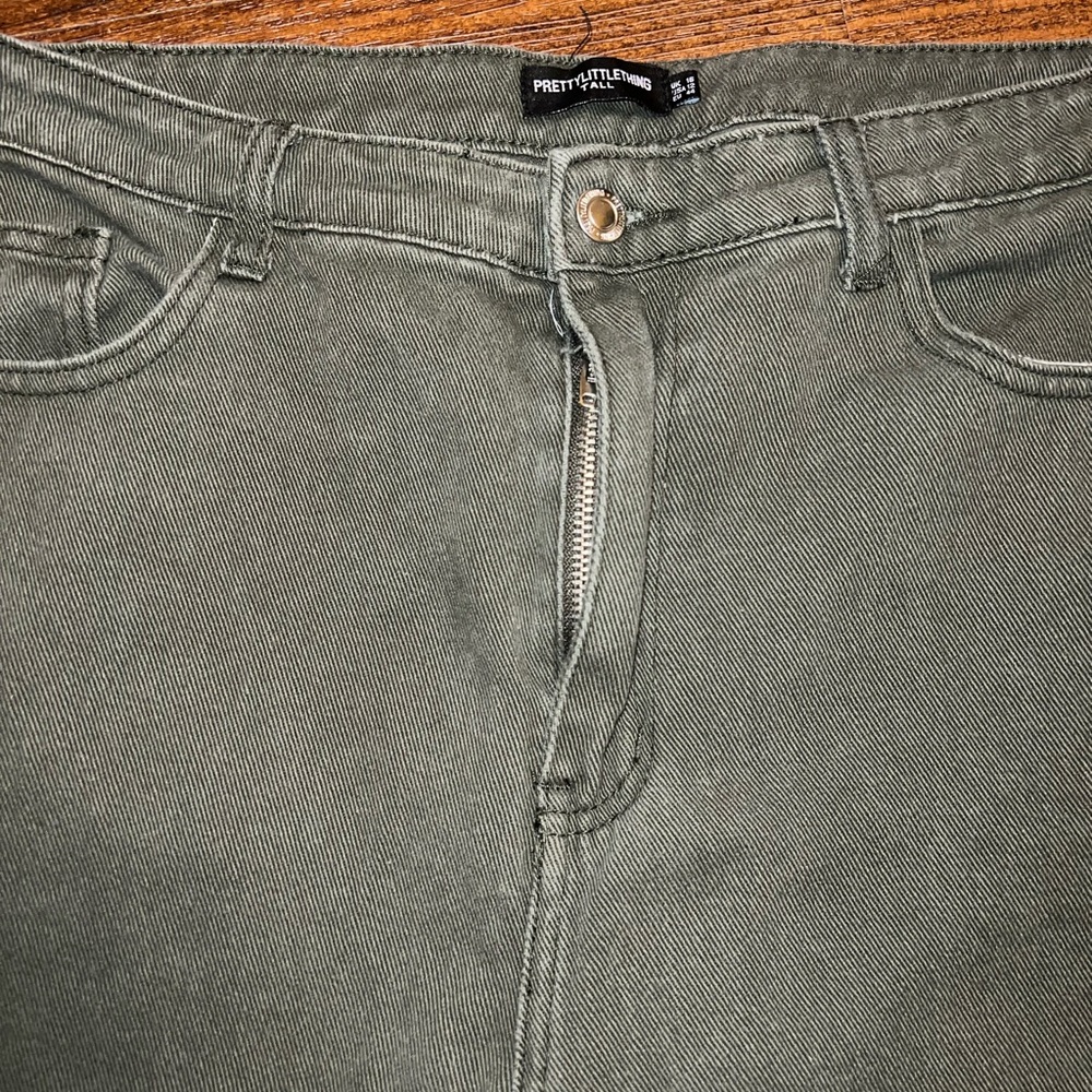 PrettyLittleThing Green Split Bottom Hem Straight Flare Leg Jeans Size 12 Tall - Picture 5 of 12